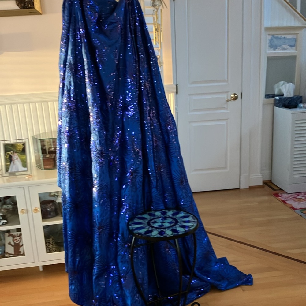Vibrant Sequined Blue and Purple 126” Round Tablecloth